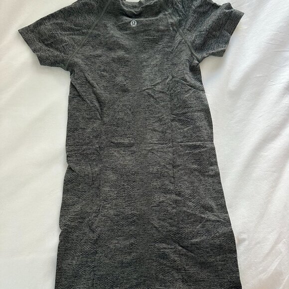 Lululemon Swiftly Short Sleeve Gray/Green Size 2 - Picture 2 of 2
